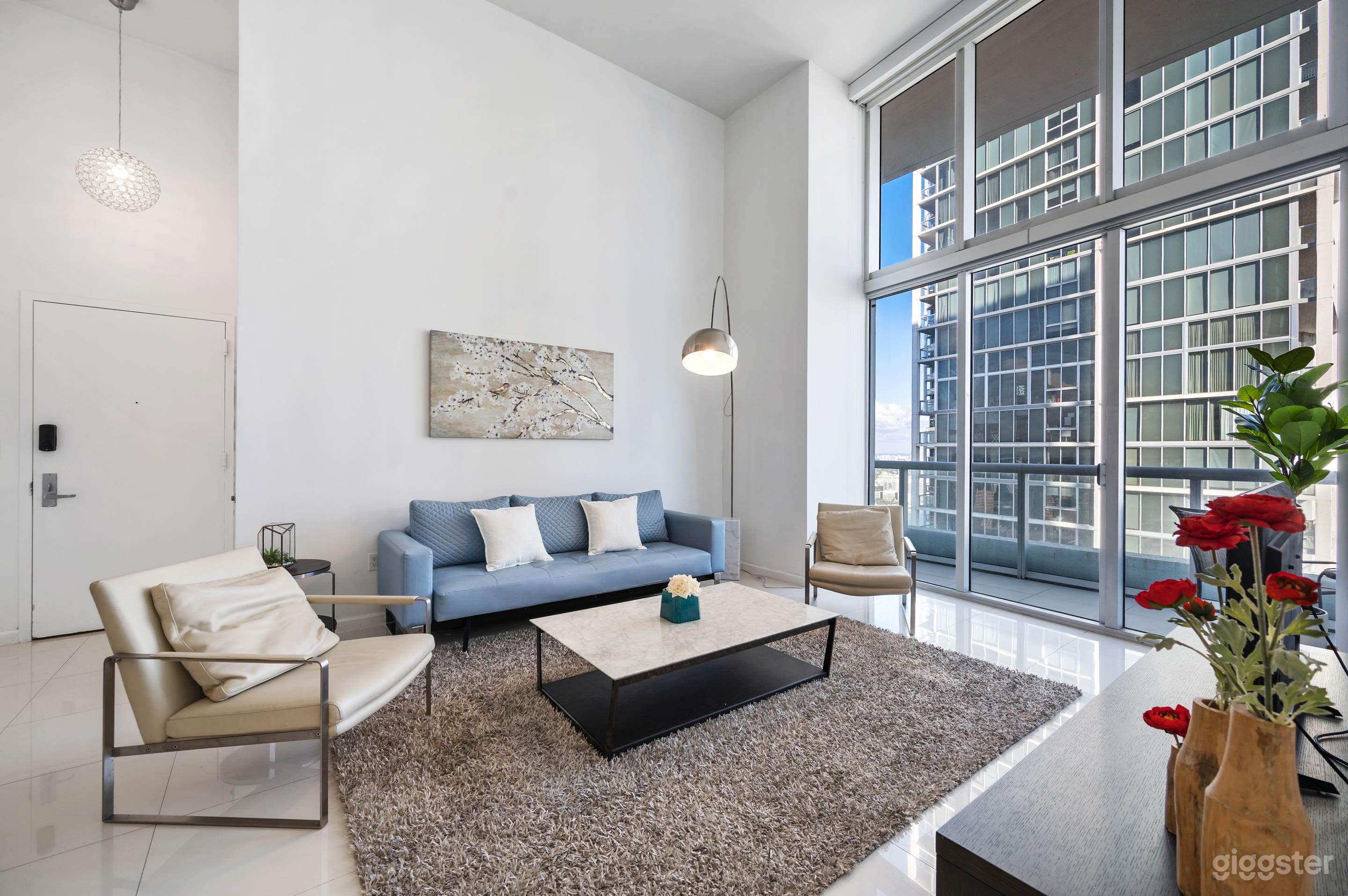 Chic Urban Condo with Skyline Views Photo 2