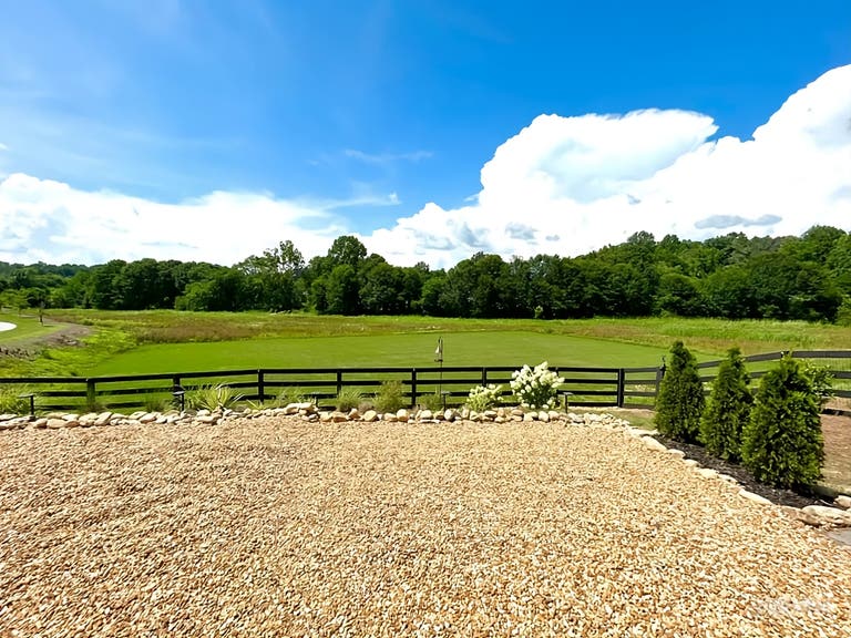  Scenic Countryside Backyard 