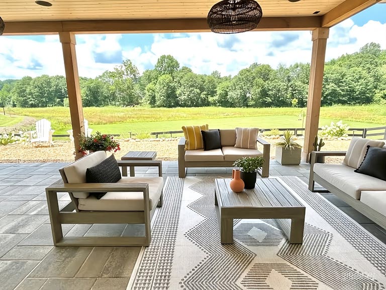  Scenic Countryside Backyard 