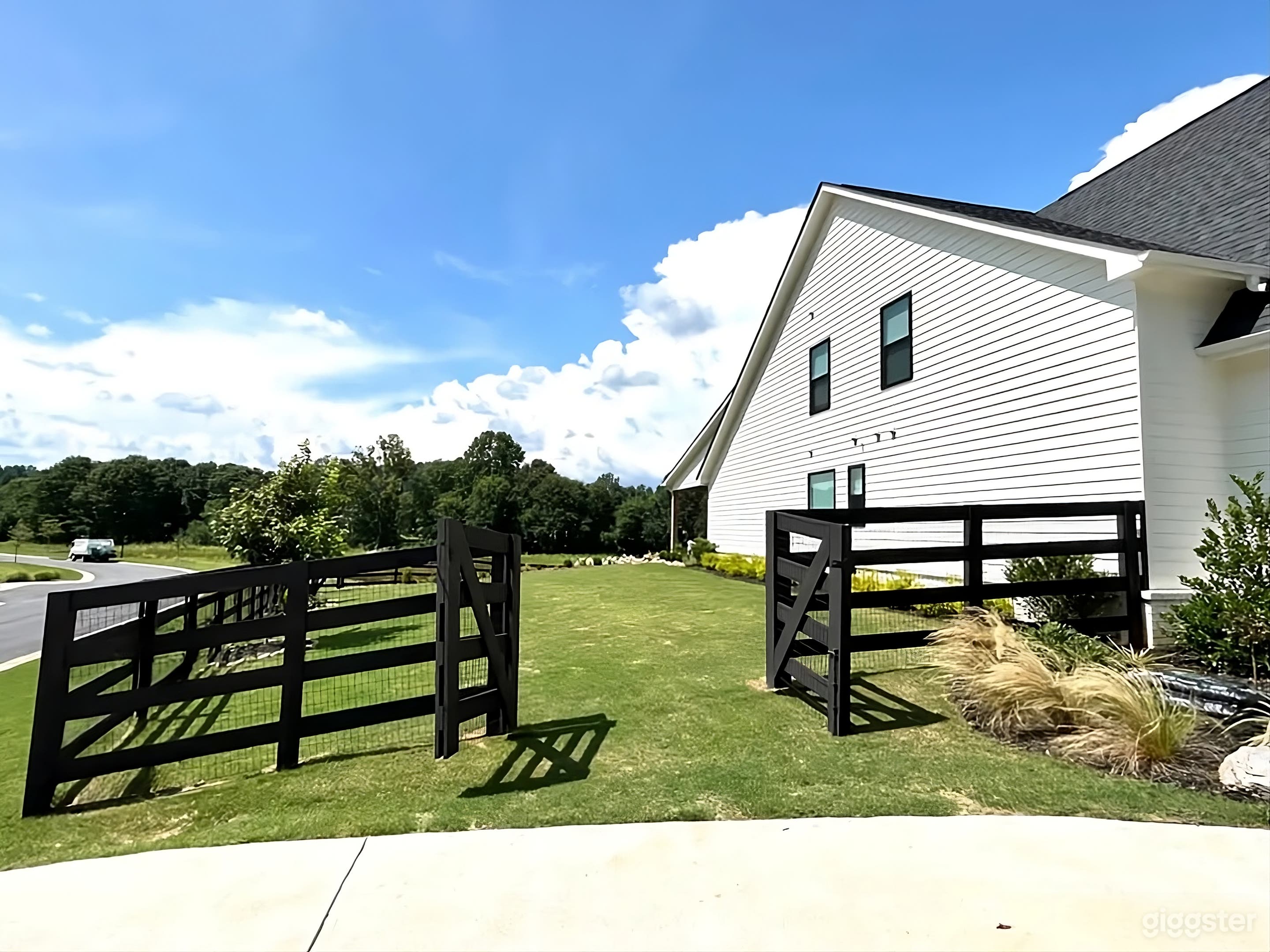 Scenic Countryside Backyard Photo 3