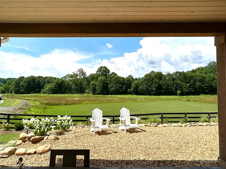  Scenic Countryside Backyard 