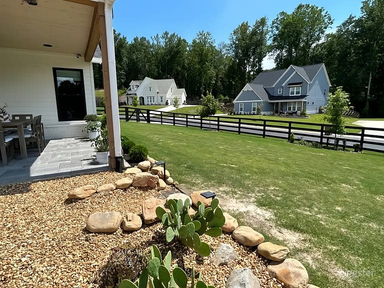  Scenic Countryside Backyard 