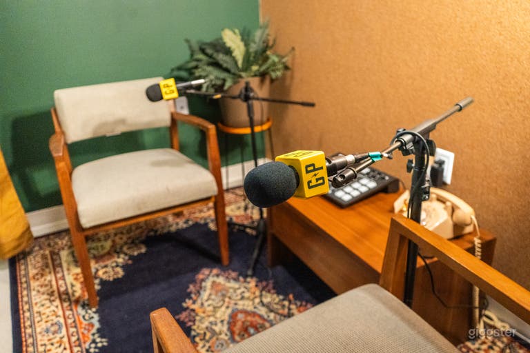  Estudio de podcast acogedor y profesional 