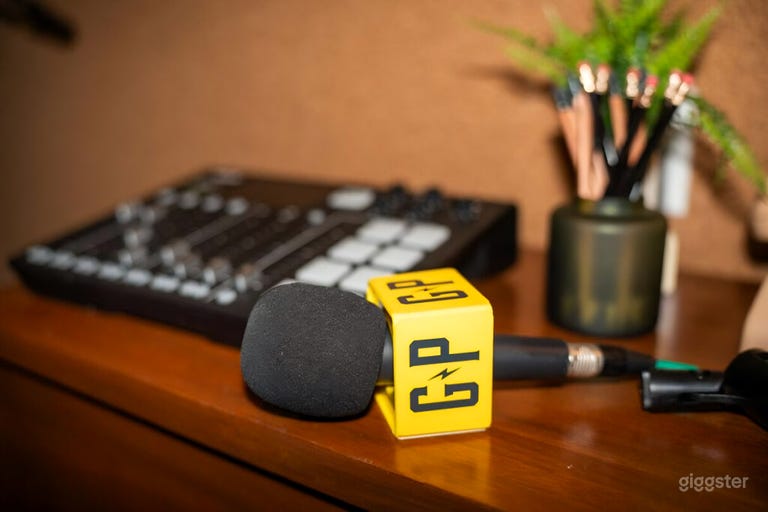  Cozy & Professional Podcast Studio 