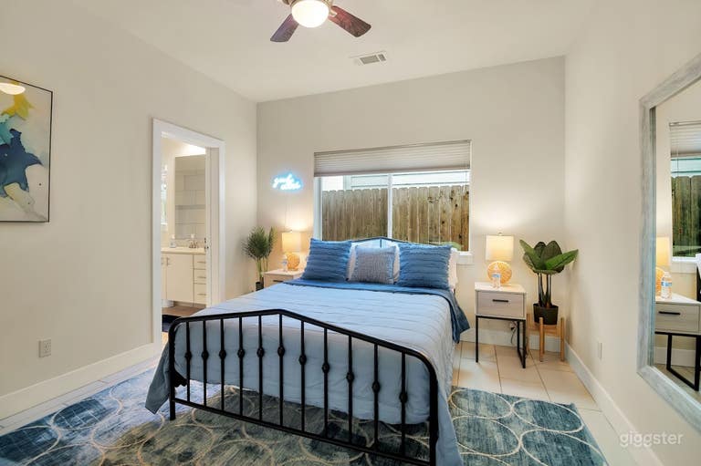  Townhouse w/Rooftop deck and CIty View 