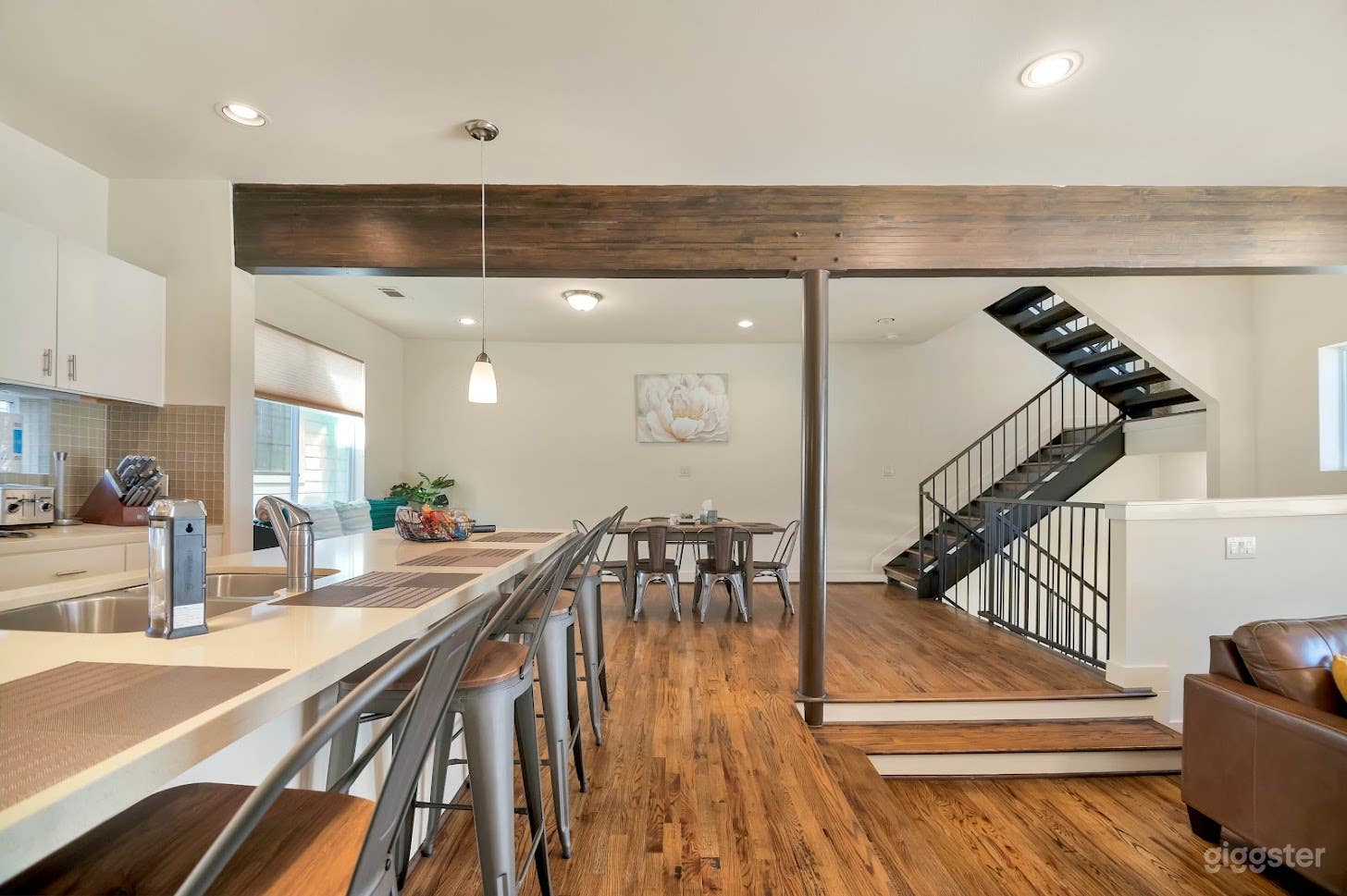 Townhouse w/Rooftop deck and CIty View Photo 4