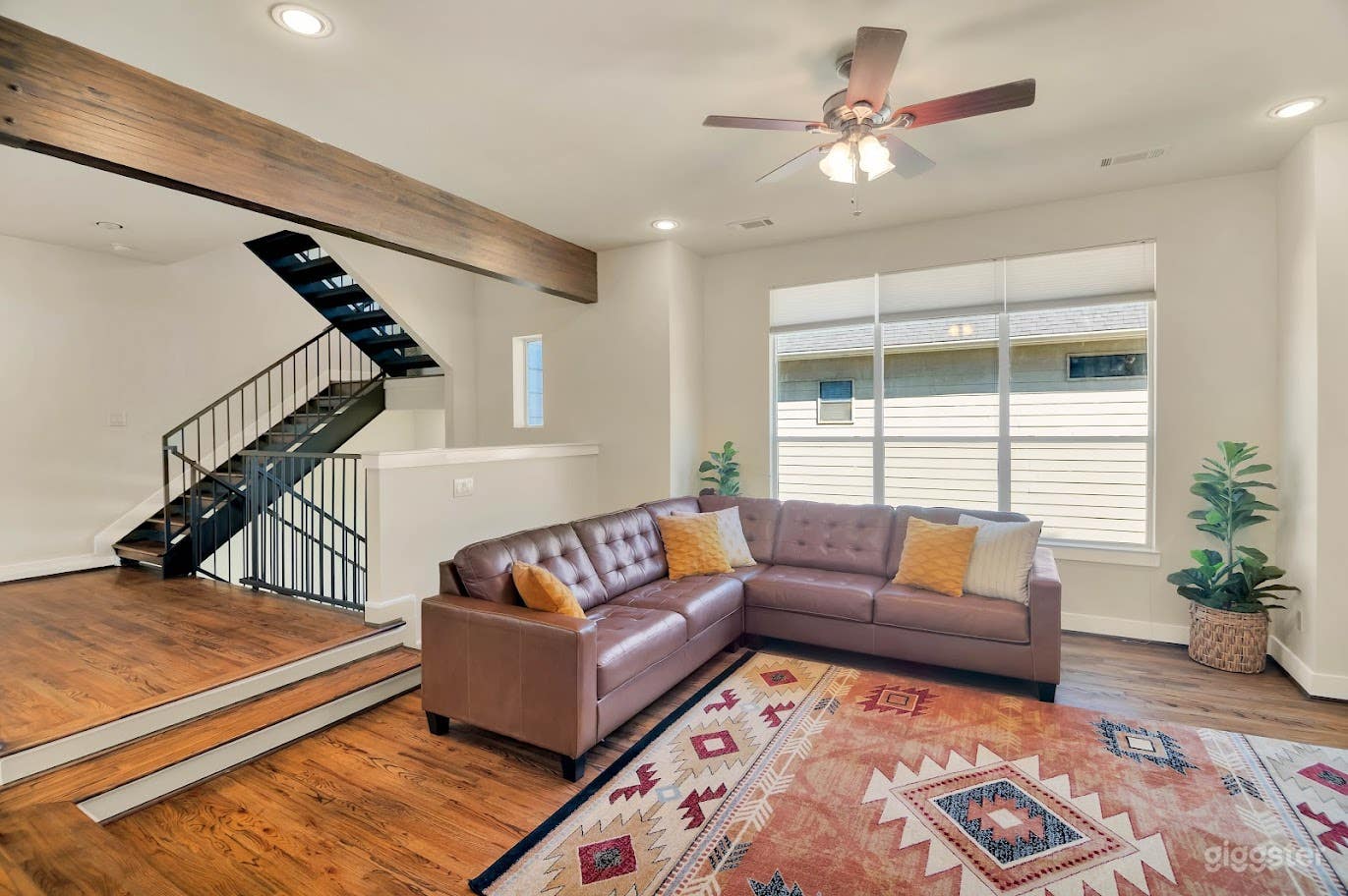 Townhouse w/Rooftop deck and CIty View Photo 1
