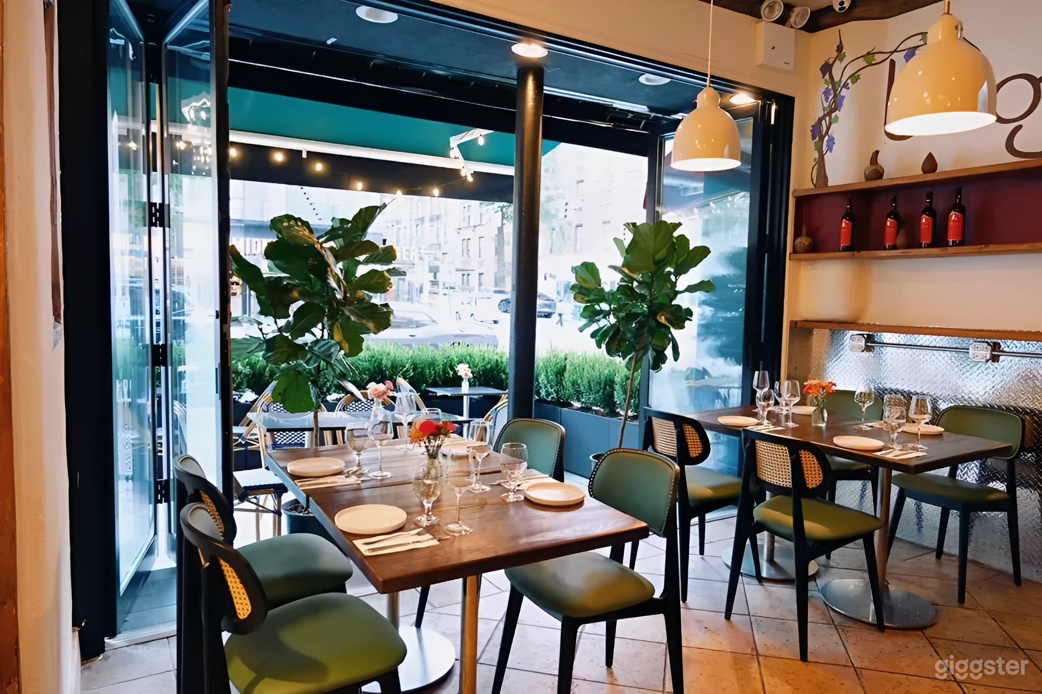 Georgian Bar & Comfortable Gathering Space Photo 3