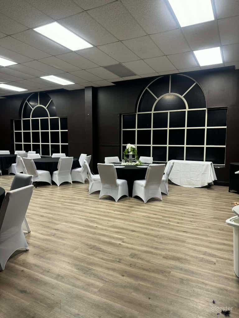  Large Open-Floor Black Box Studio for Creative Use 