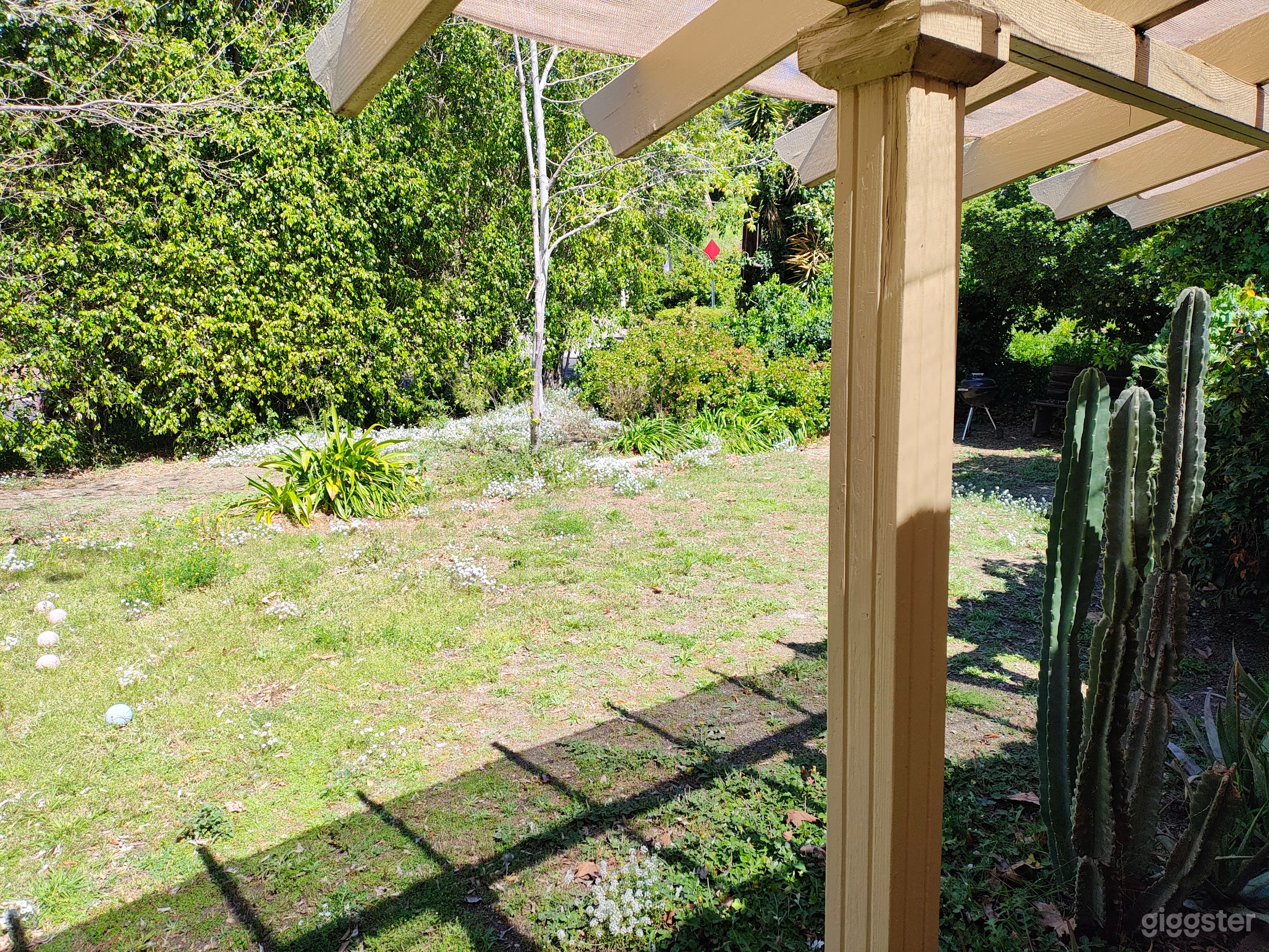  Spanish house on quiet secluded property w/ court Photo 4