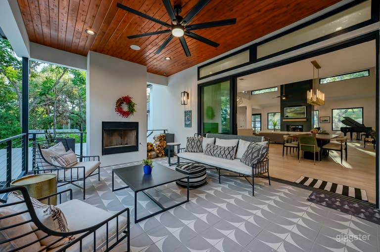  Spacious Open Concept Modern Home 