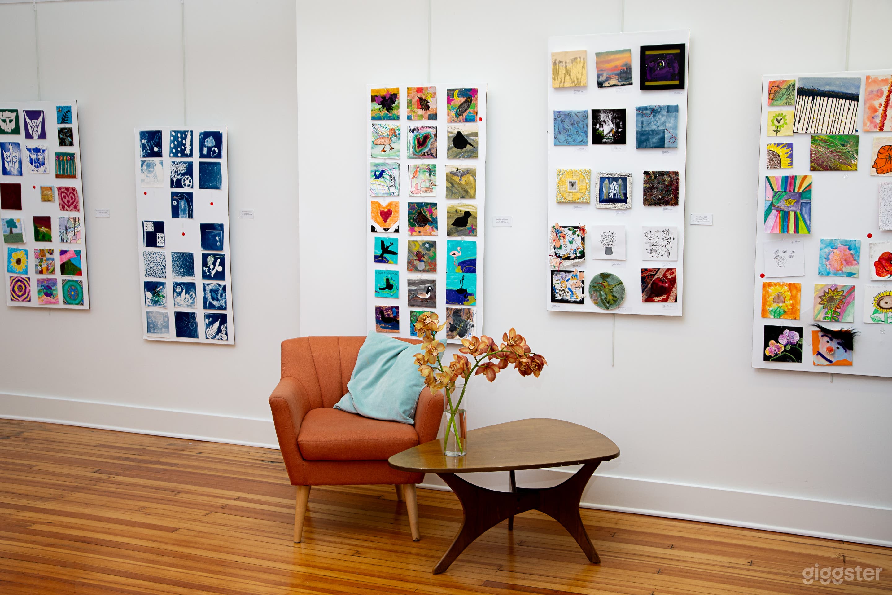 Use our easily reconfigurable furniture to create inviting lounges and intimate seating areas that encourage guests to connect.