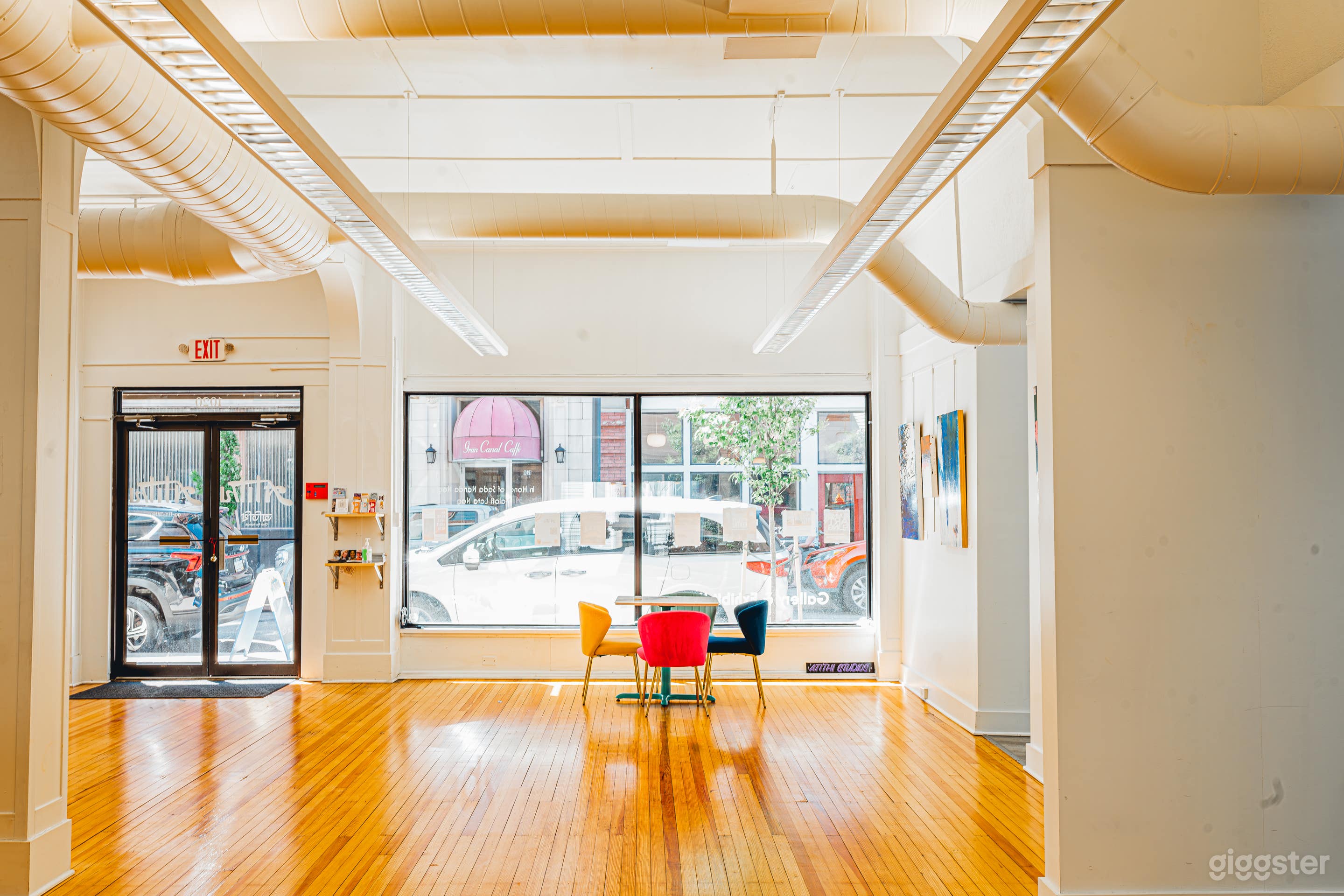 The space is flooded with natural light, enhancing its warm atmosphere and versatile layout.