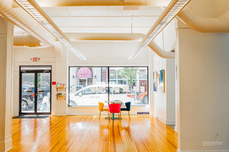  The space is flooded with natural light, enhancing its warm atmosphere and versatile layout. 