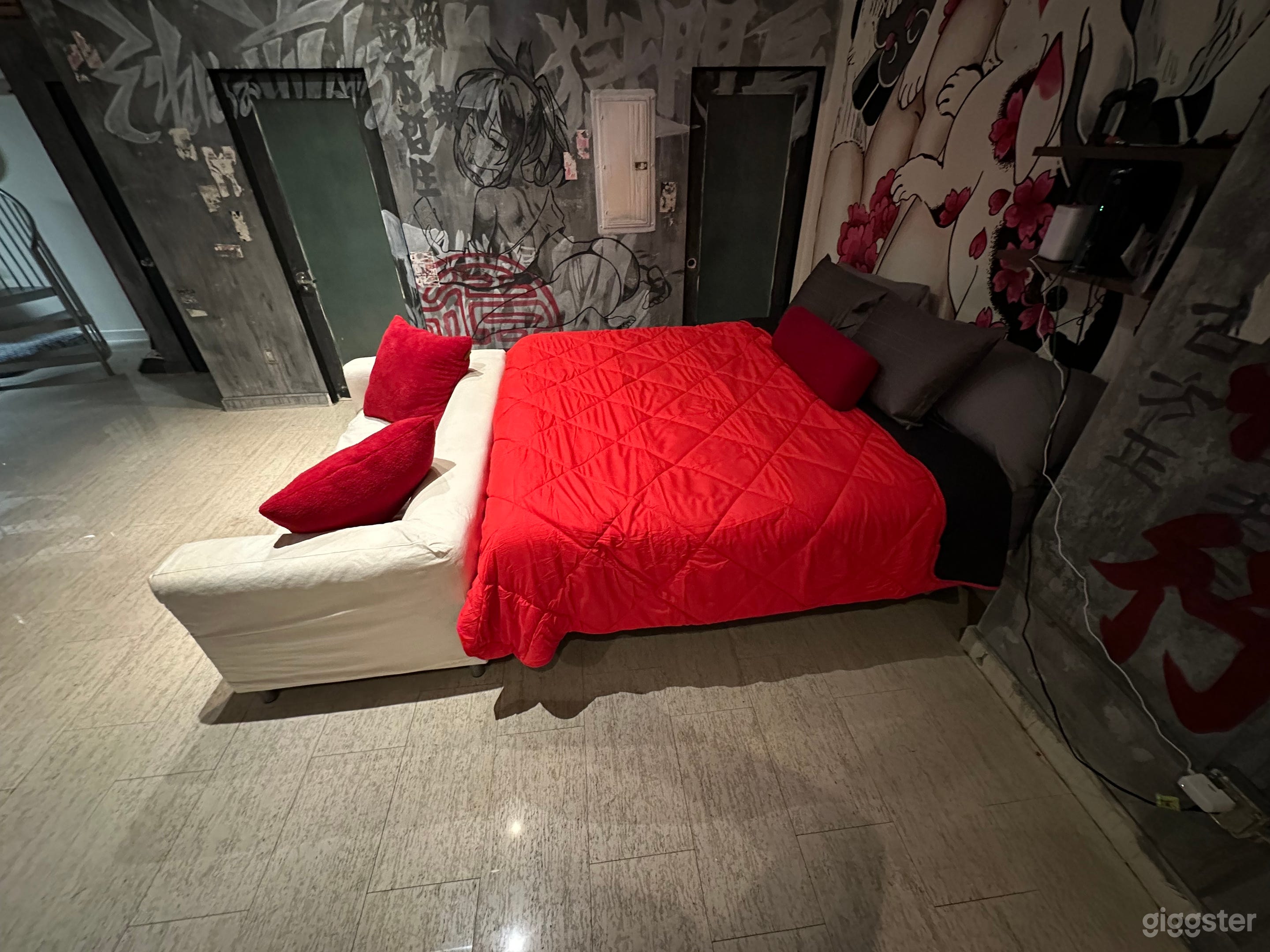 Anime inspired pent house loft Photo 3