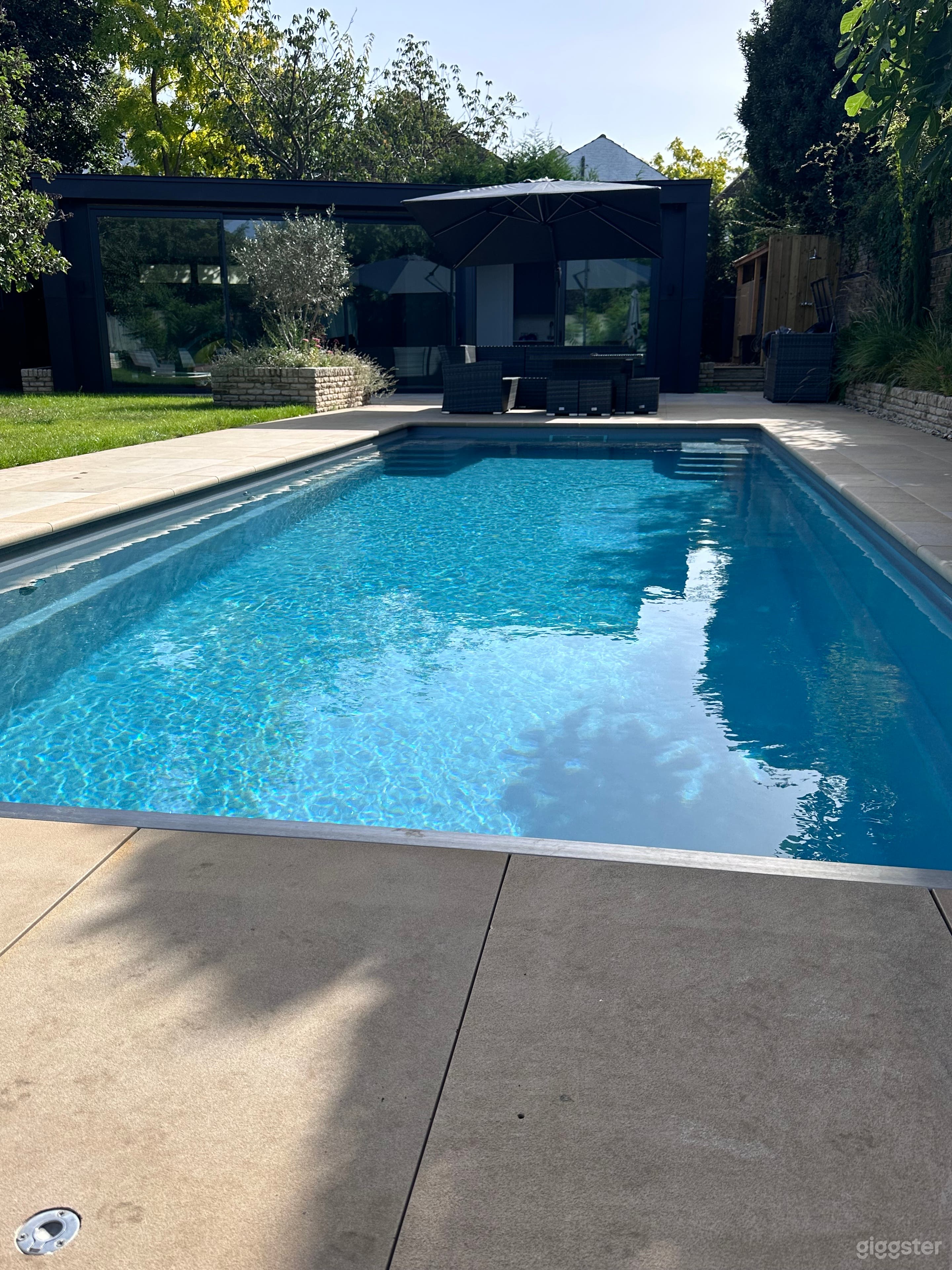 Luxury Outdoor Pool and Gym with Spa Facilities Photo 2