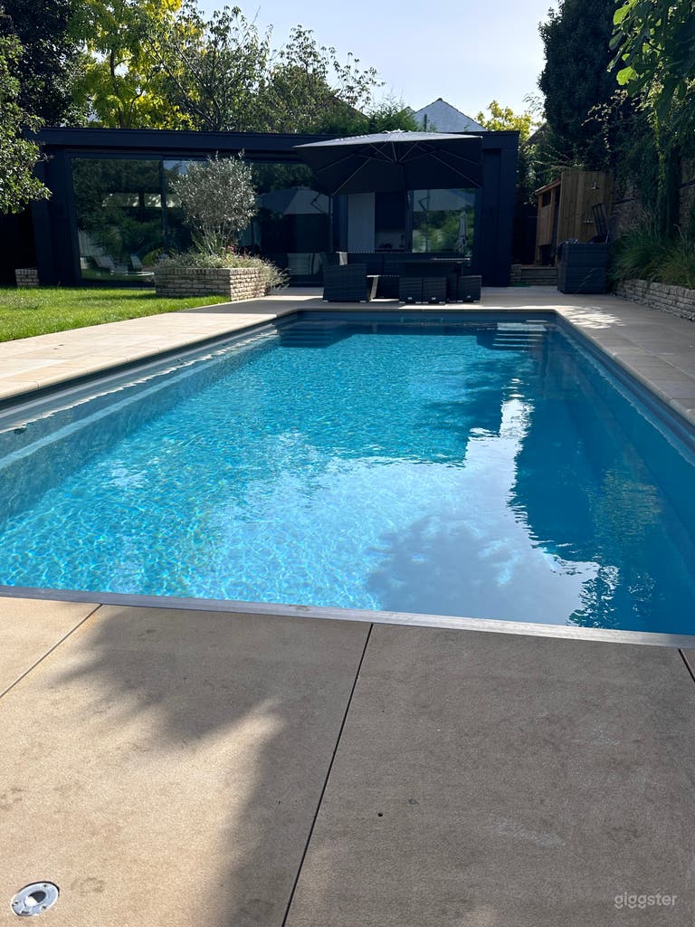  Luxury Outdoor Pool and Gym with Spa Facilities 