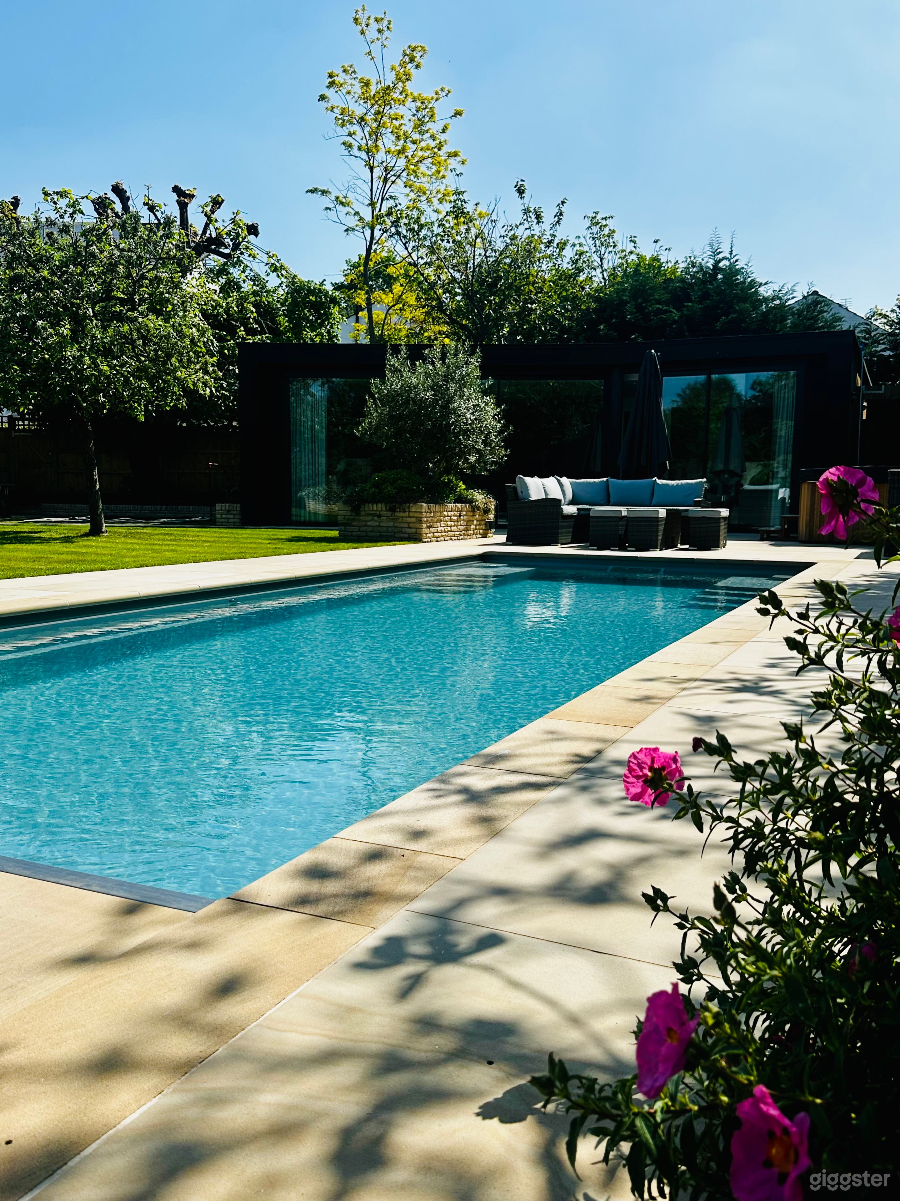 Luxury Outdoor Pool and Gym with Spa Facilities Photo 1