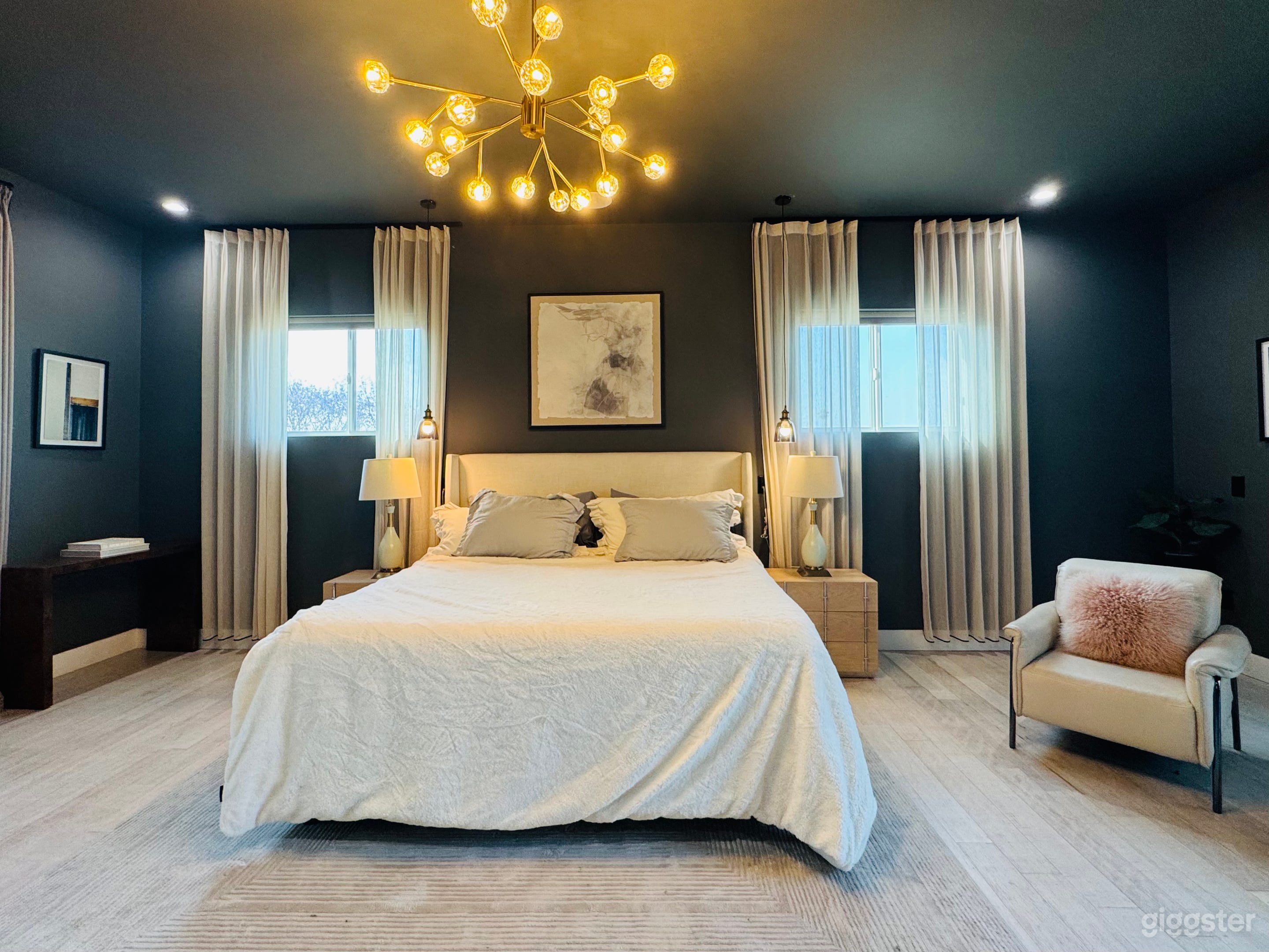 Ultra LUX 6500sf contemporary mansion Photo 2