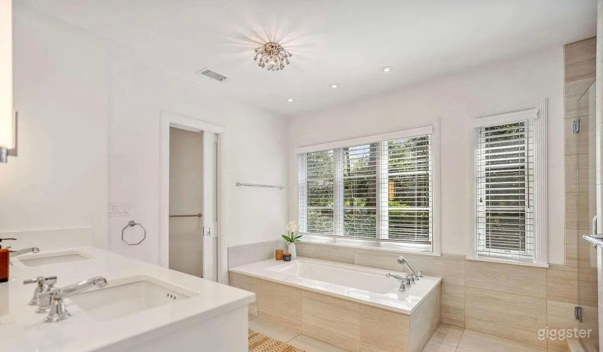 Fully furnished 3 bedroom Ansley Park home Photo 4