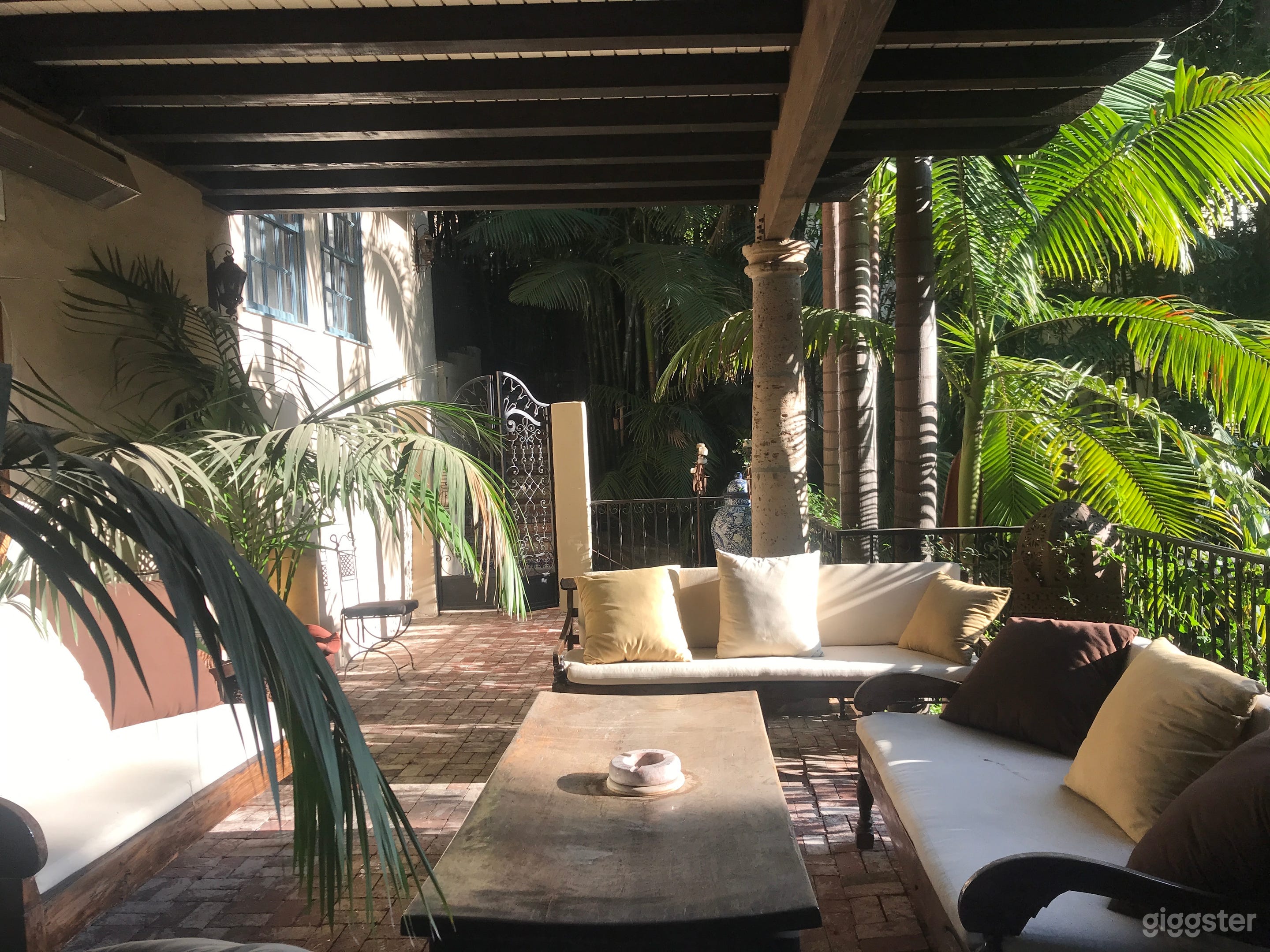 Spanish retreat with tropical garden and patio Photo 1