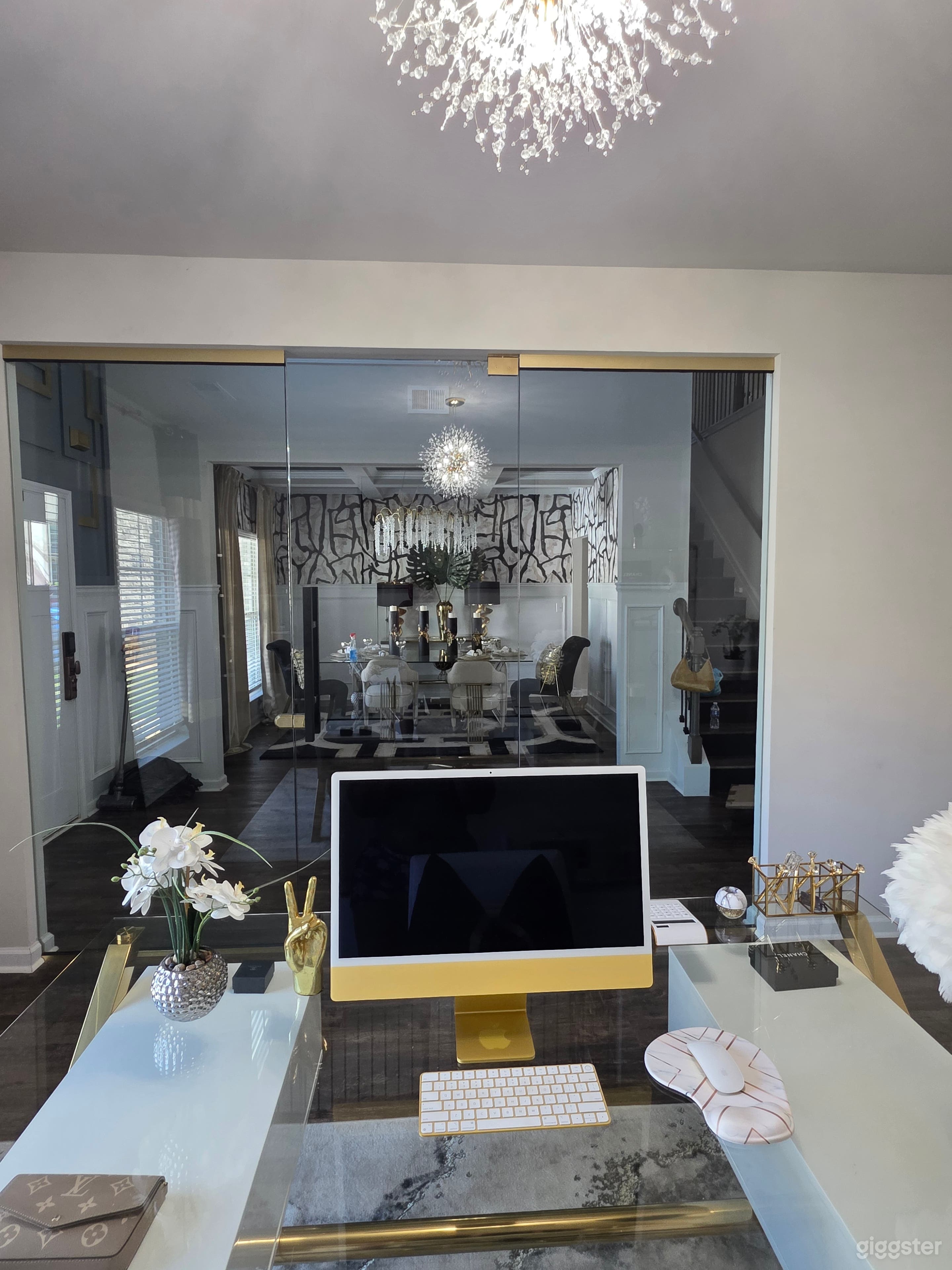 Versatile Modern Home for Content & Production Photo 4