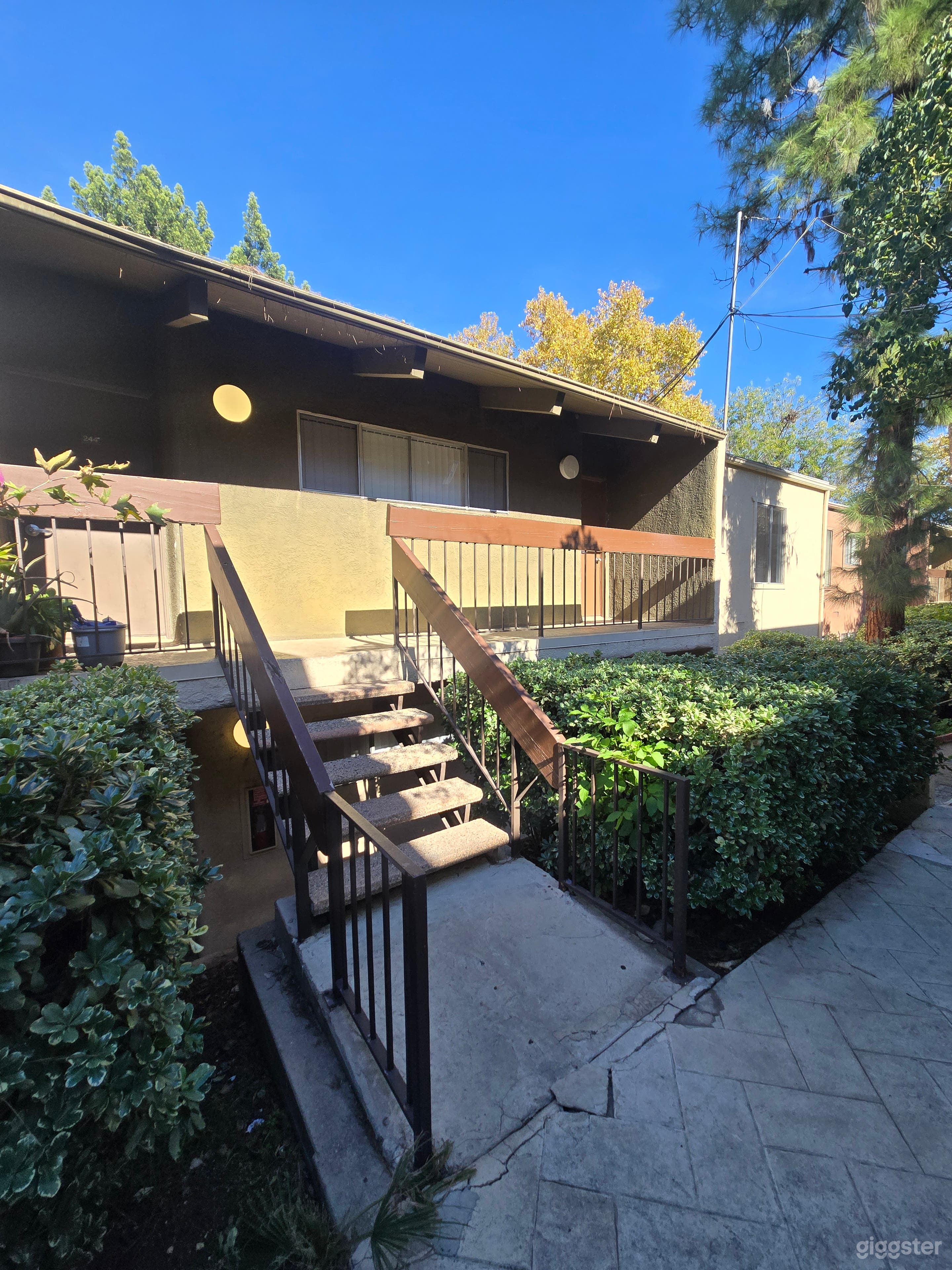 Modern Los Angeles Condo | Production-Friendly Photo 4