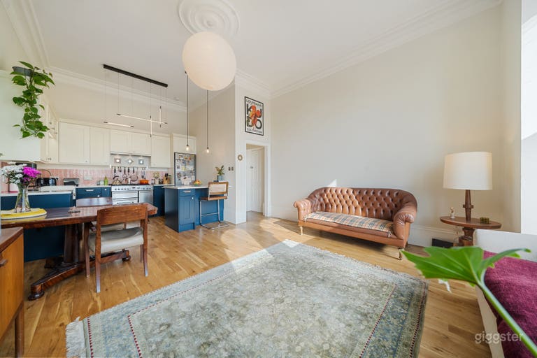  Spacious & Elegant Edwardian Apartment 