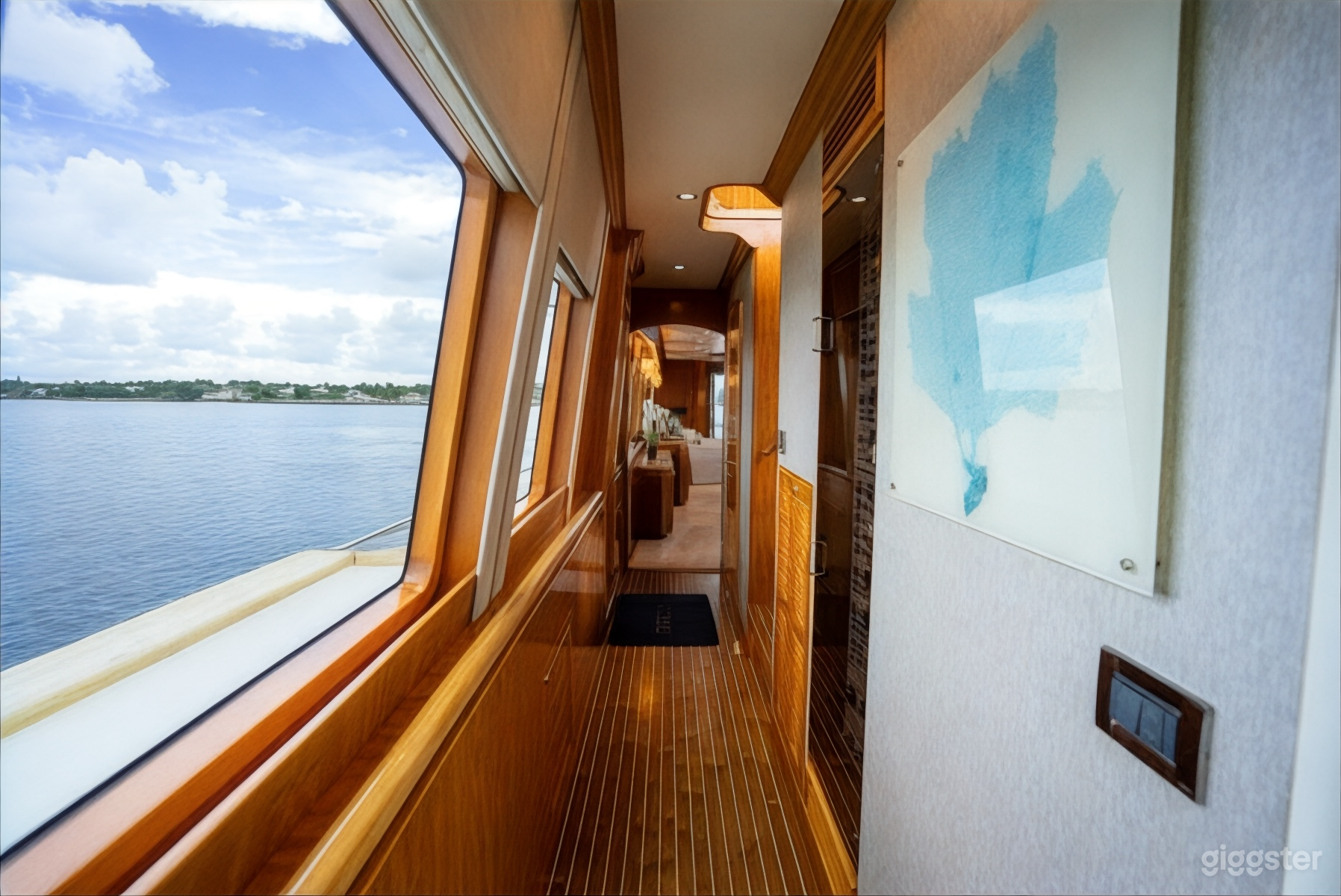 Luxury Superyacht w/ Grand Piano &amp; Hot Tub Photo 4