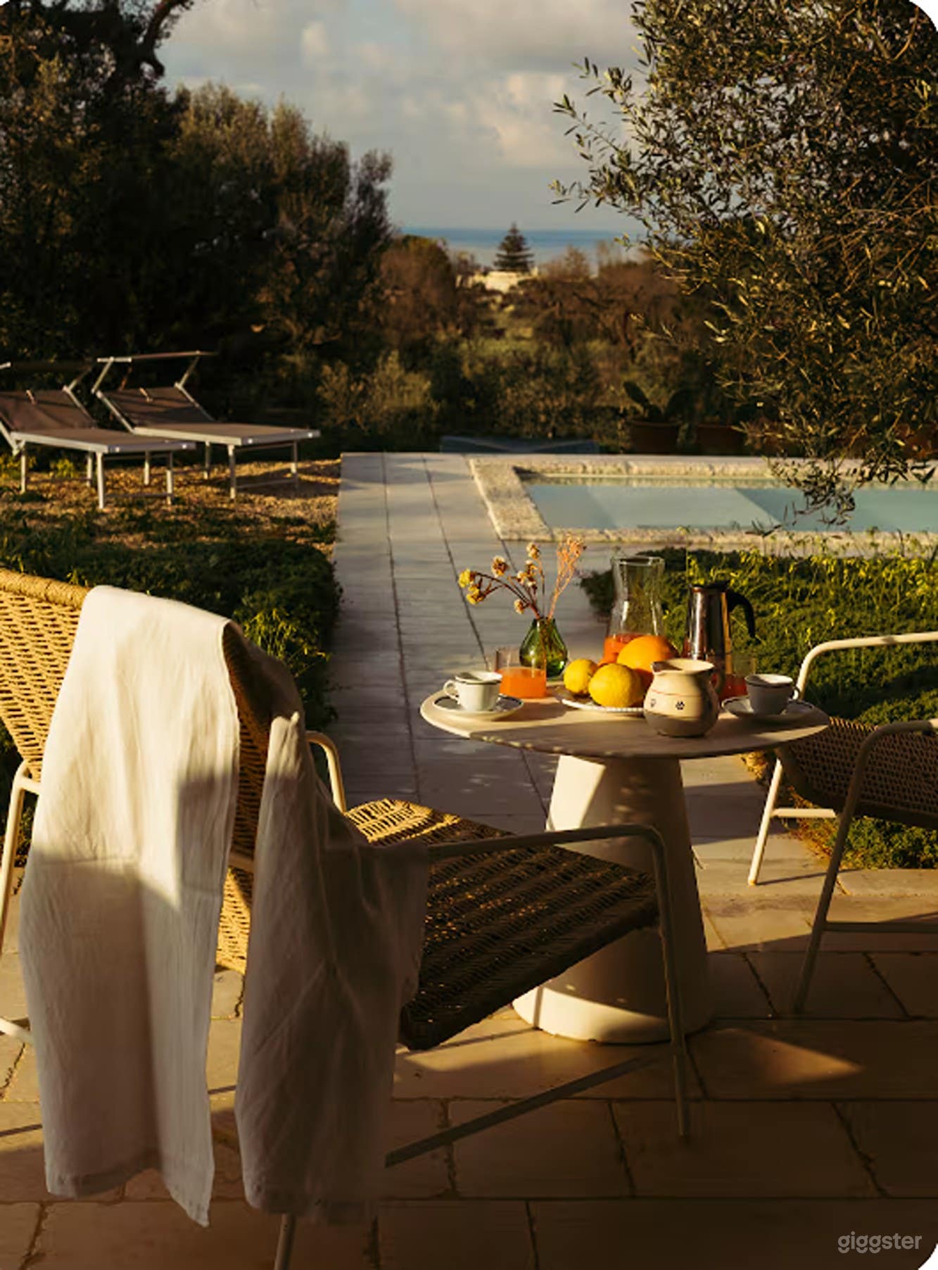 Foto di Piscina Esterna in una Villa Immacolata 4