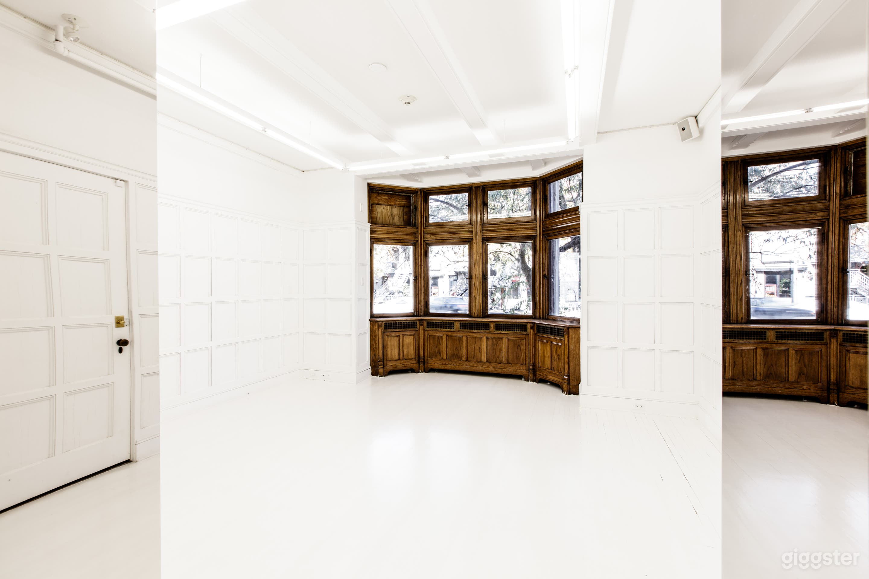 The Gorgeous Gallery Photo 2