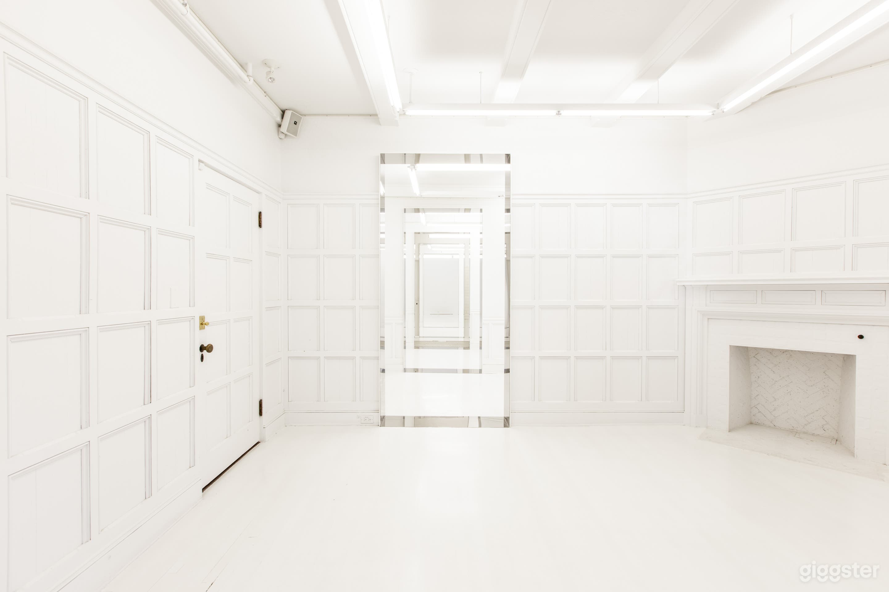 The Gorgeous Gallery Photo 1