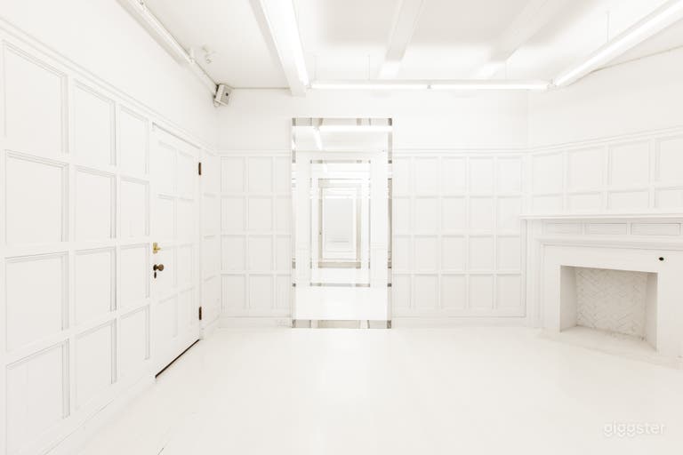  The Gorgeous Gallery 