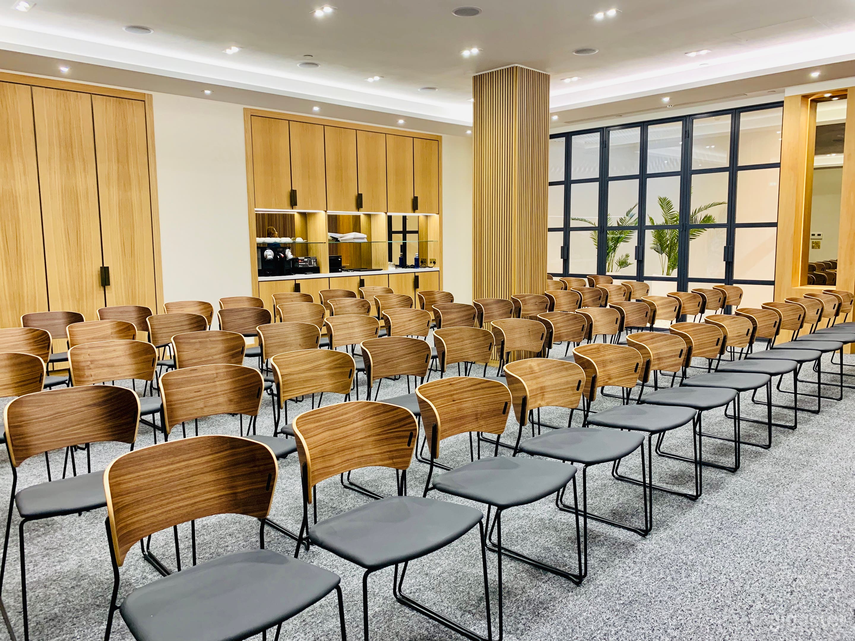 OXFORD - Theatre style