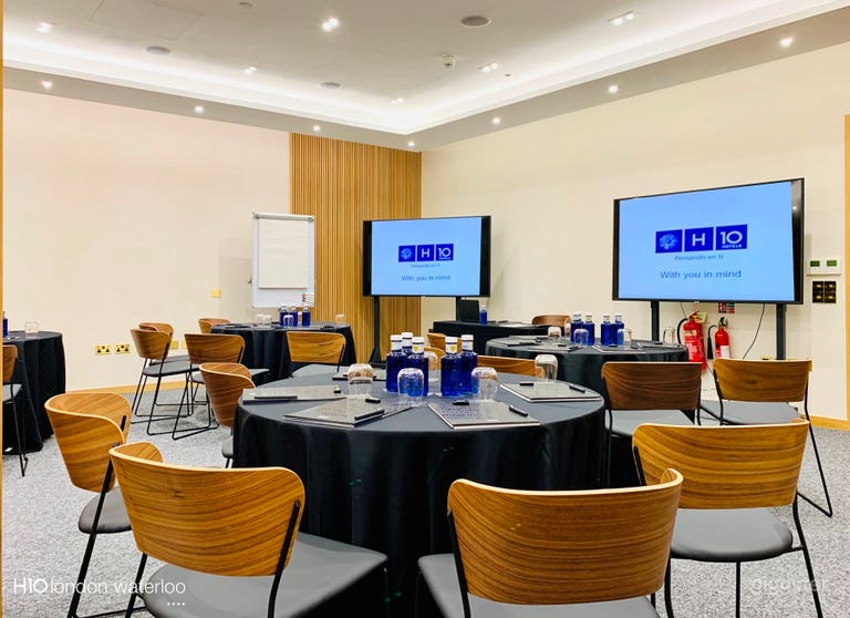  OXFORD - Cabaret style 