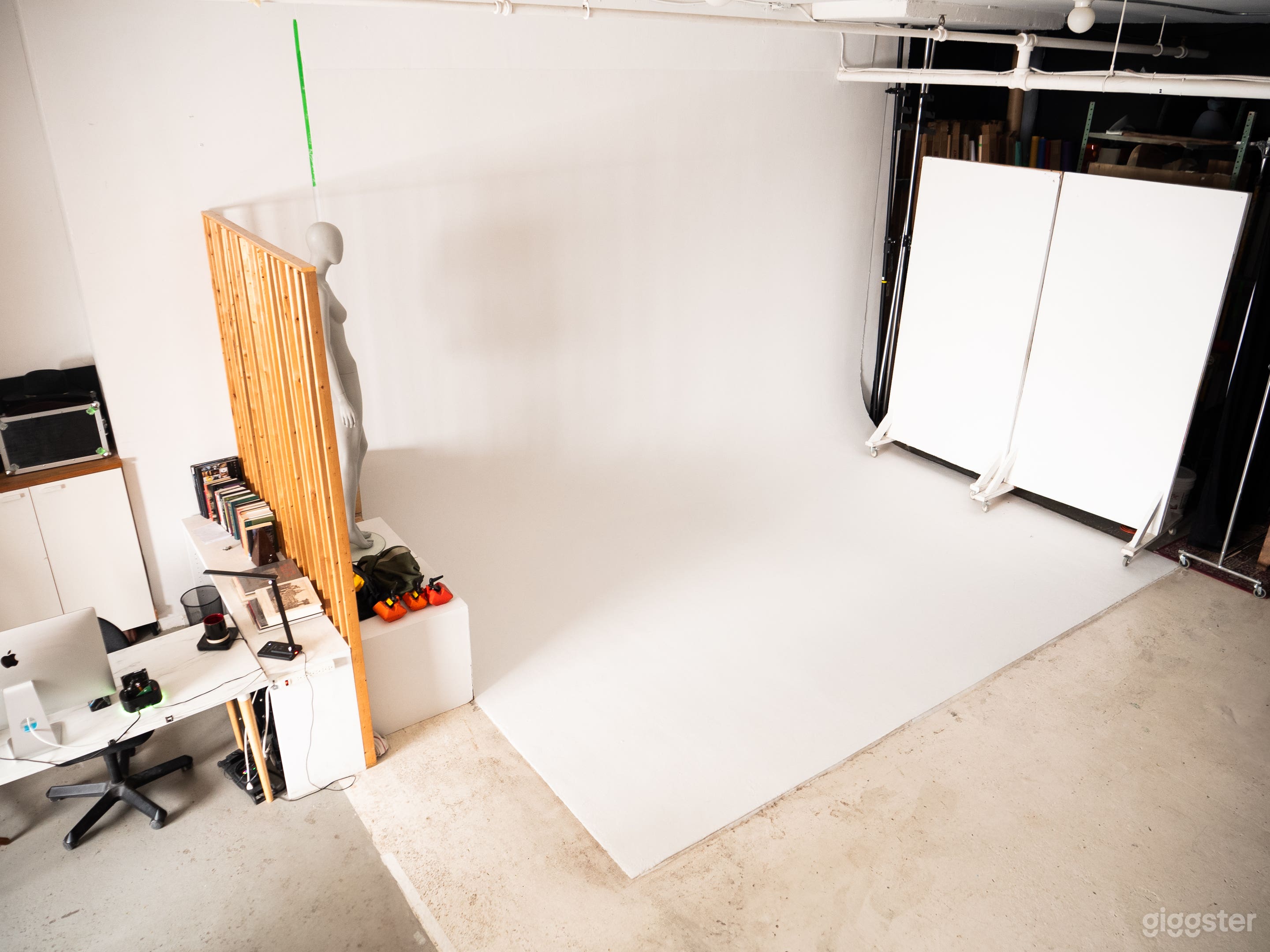 Bright and Versatile 1600 SQFT Studio in Montreal Photo 3