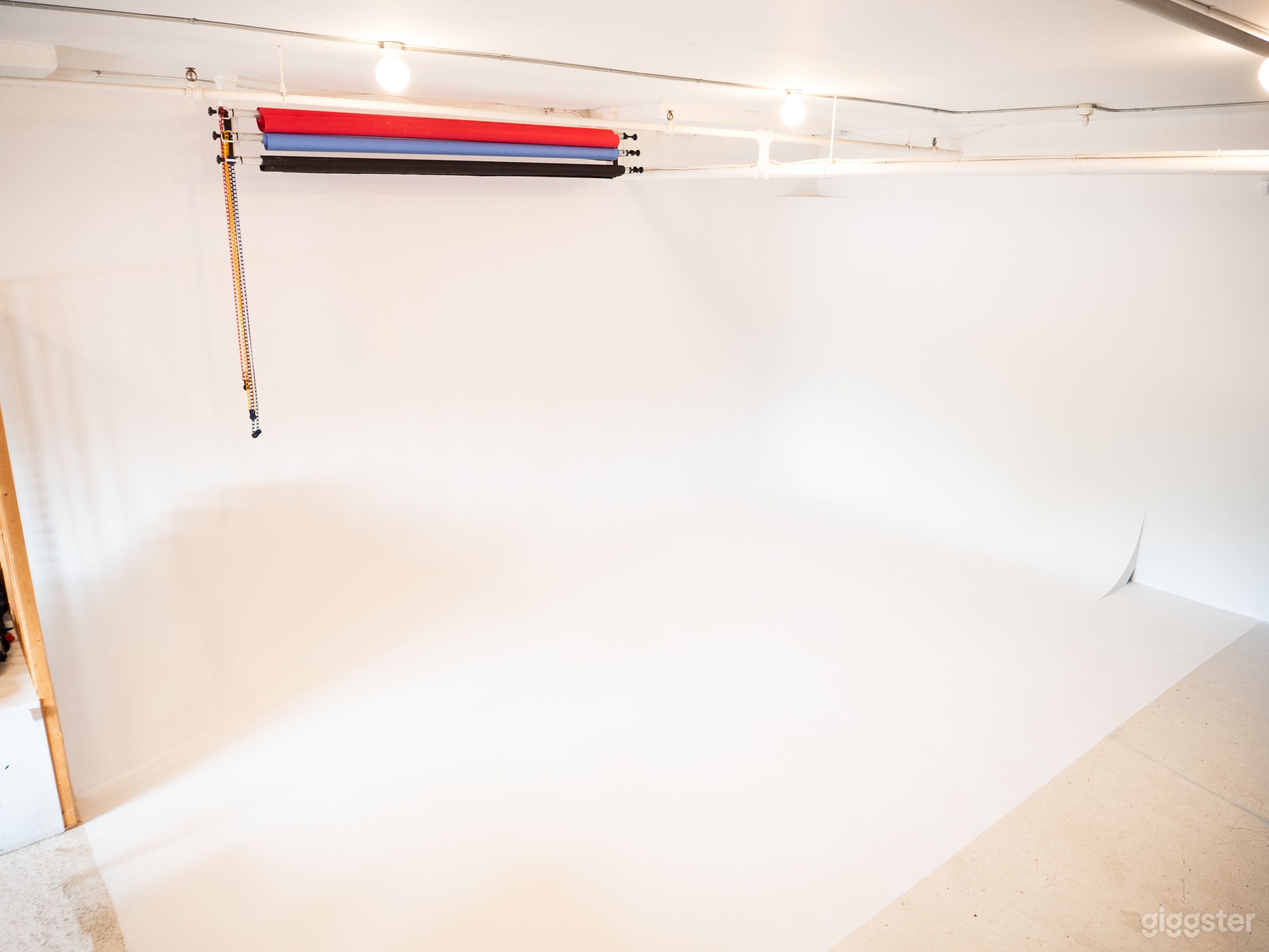 Extra-Wide White Cyclorama | Modern Loft Studio Photo 2