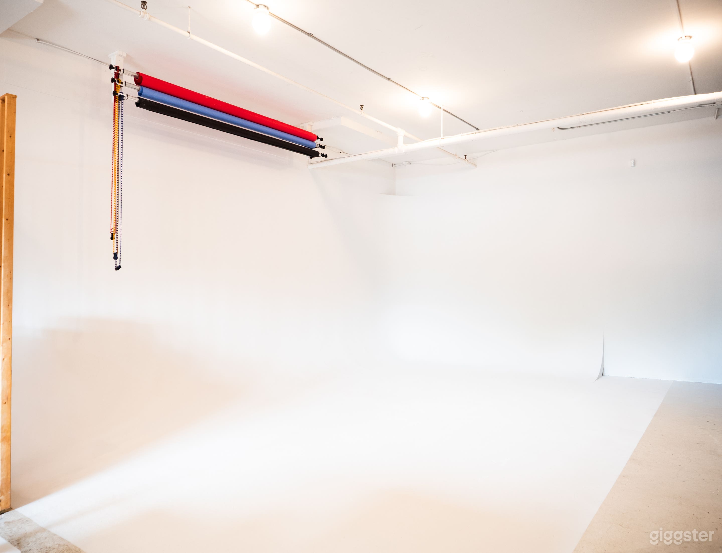 Extra-Wide White Cyclorama | Modern Loft Studio Photo 1