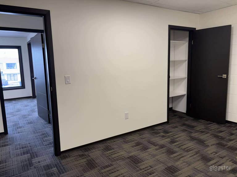  Spectacular open-concept space with natural light 