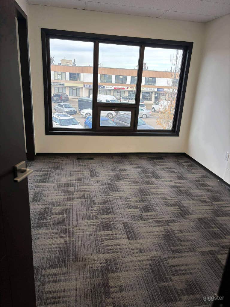  Spectacular open-concept space with natural light 