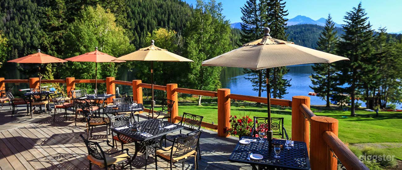 Remote Luxury Log lodge and chalets Photo 4