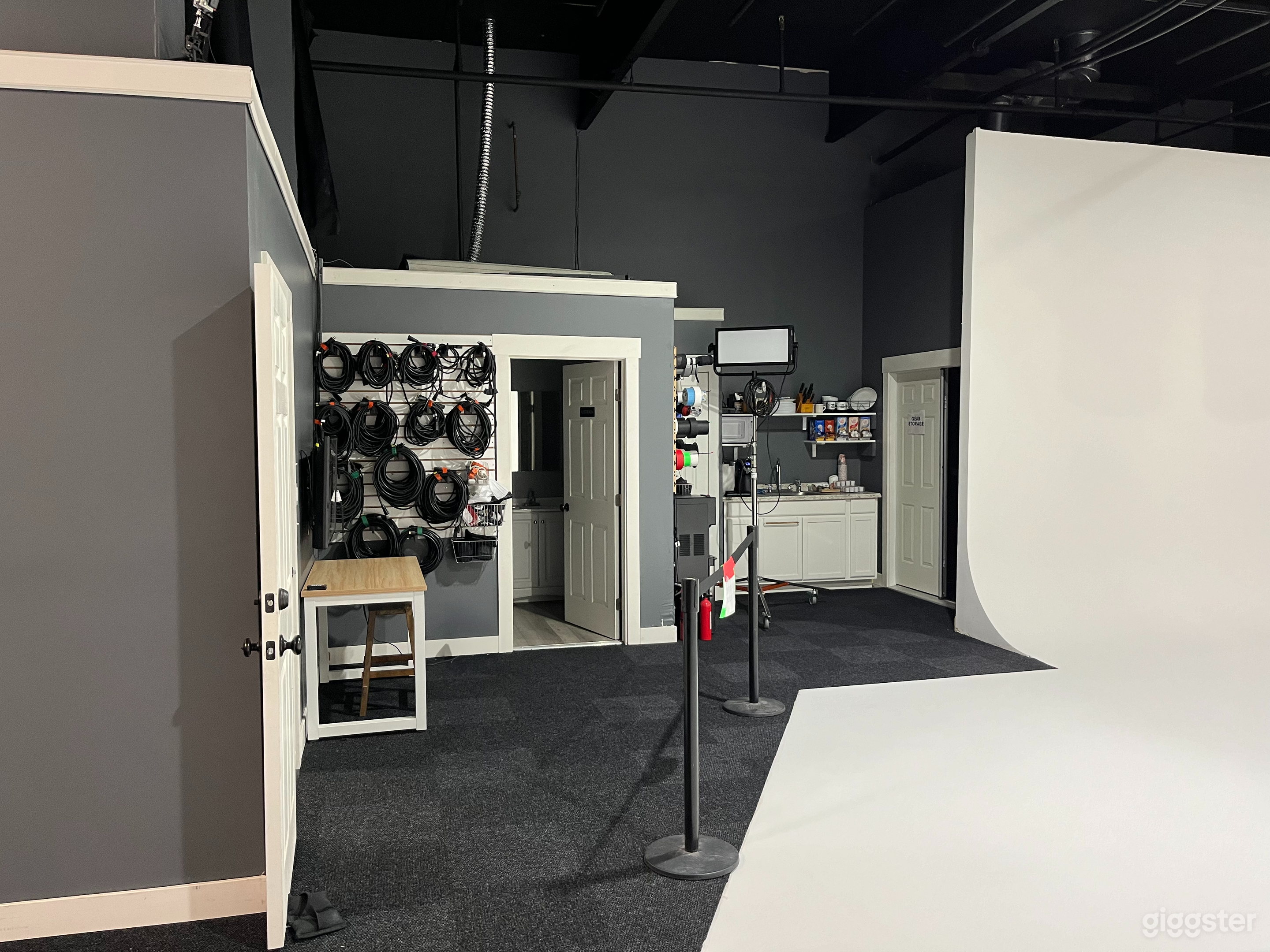 State-of-the-art Studio Photo 4