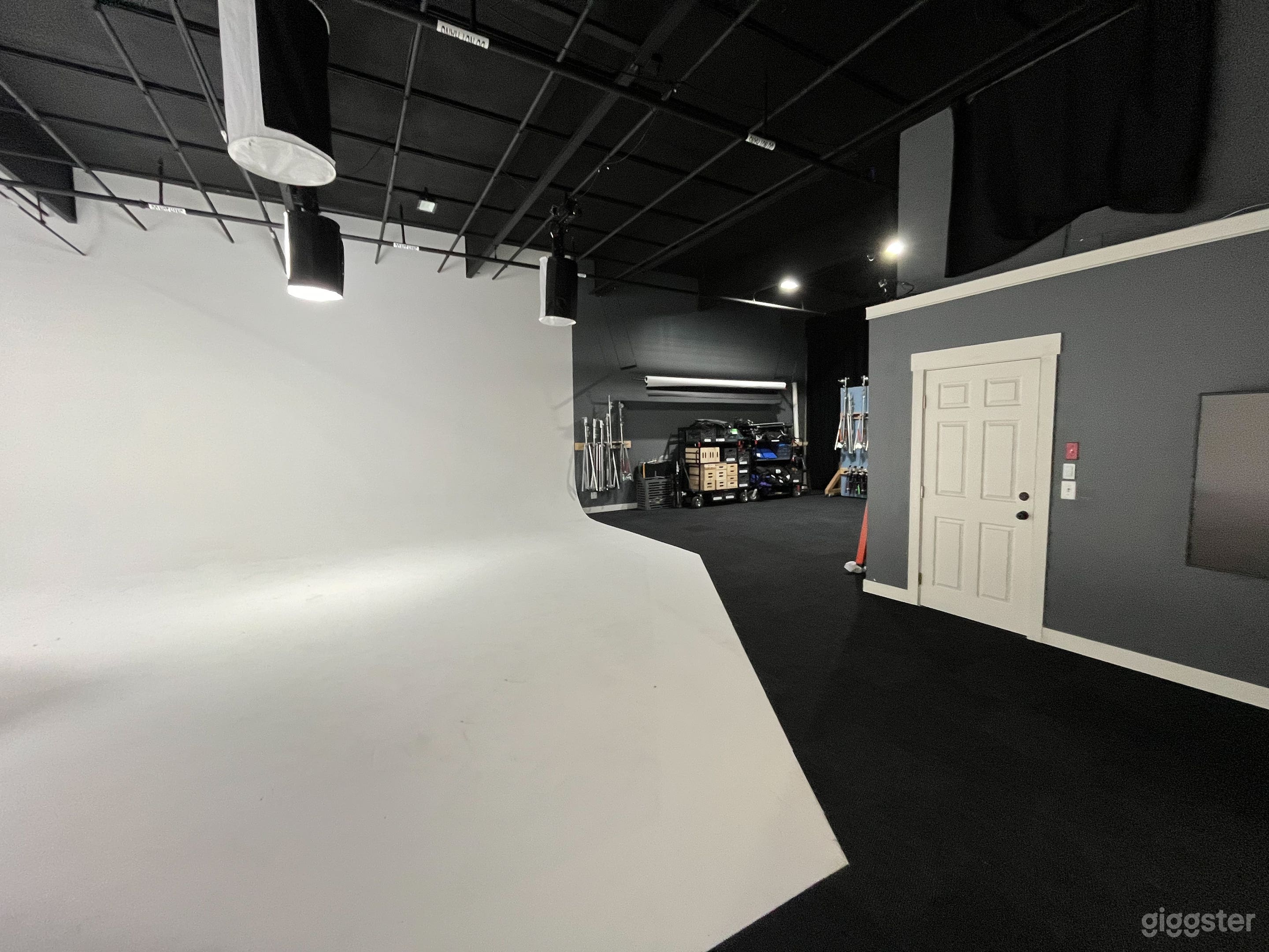 State-of-the-art Studio Photo 3