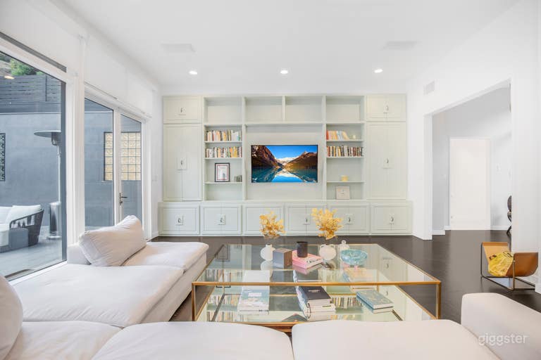  BEVERLY HILLSIDE CALM COMPOUND 