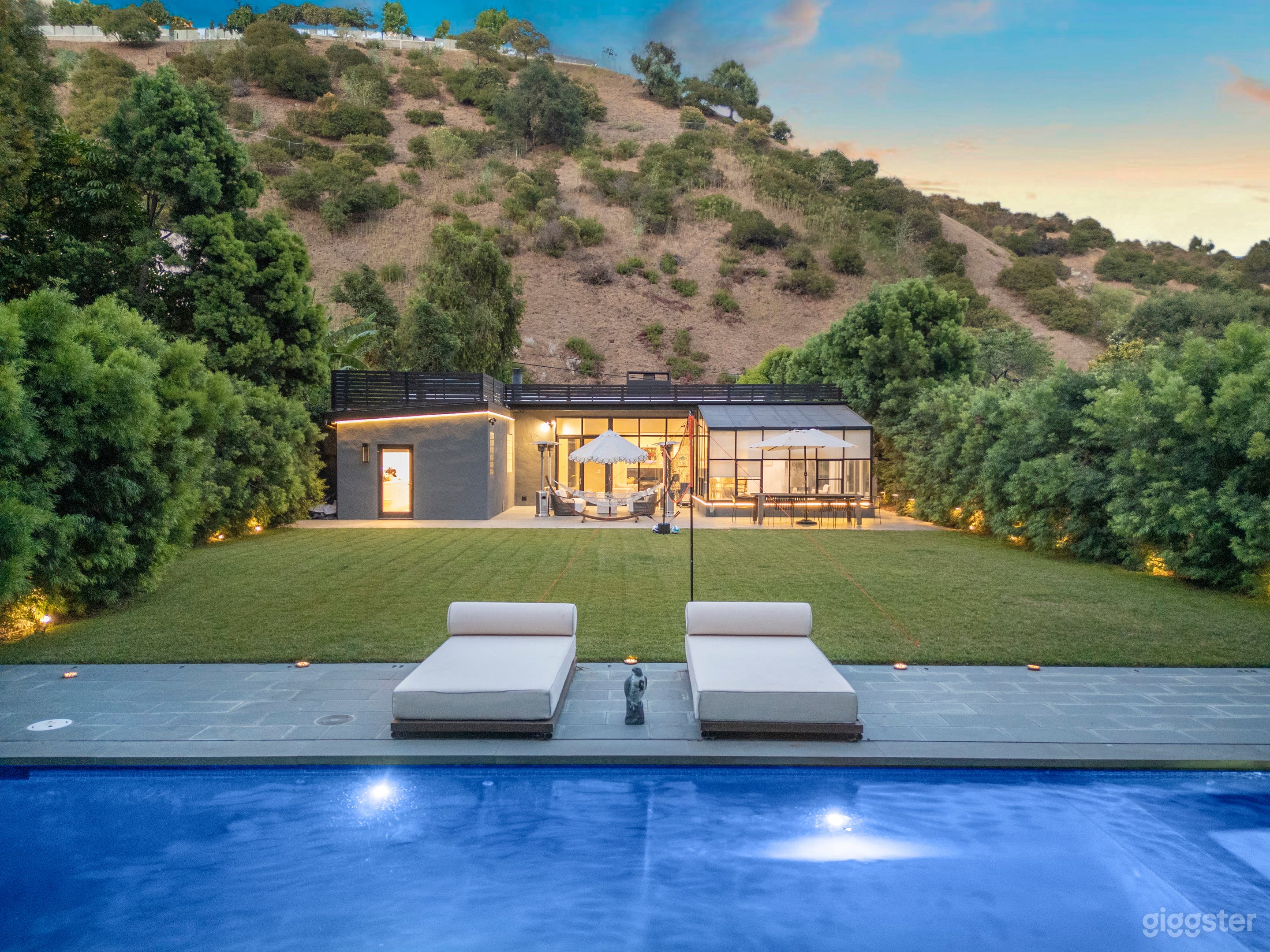 BEVERLY HILLSIDE CALM COMPOUND Photo 3