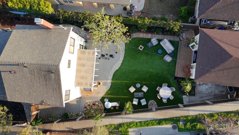  Spacious Beach House with Unique Billard / Bar 