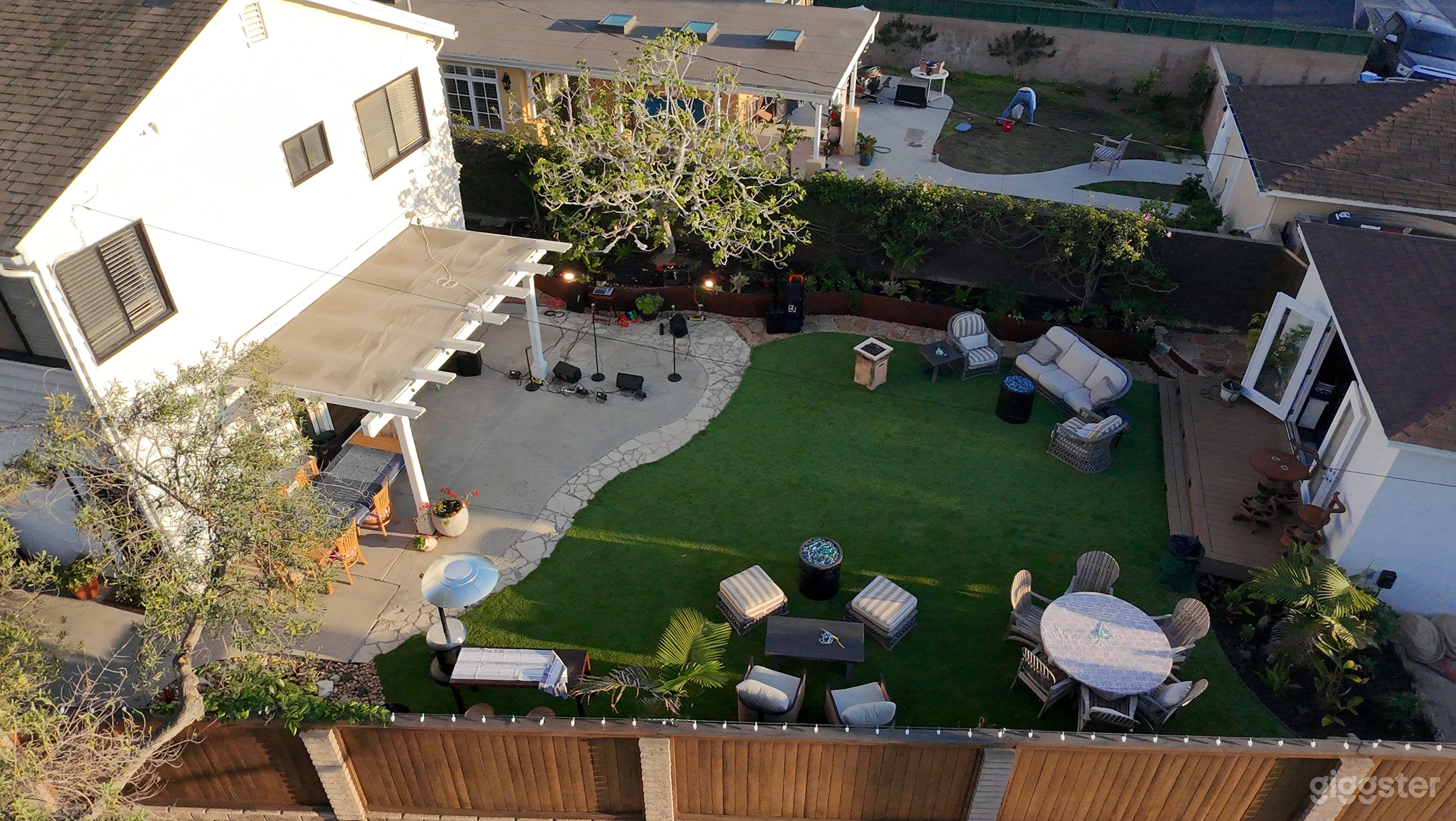 Spacious Beach House with Unique Billard / Bar Photo 3