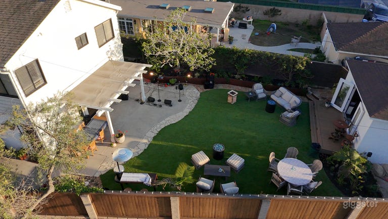  Spacious Beach House with Unique Billard / Bar 