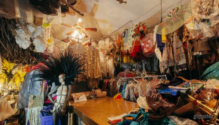  Fabulous Mansion with Mannequins in Las Vegas 