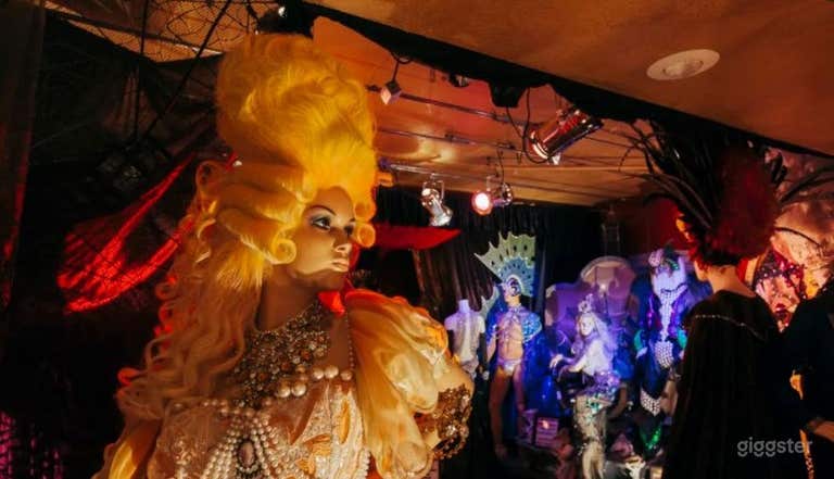  Fabulous Mansion with Mannequins in Las Vegas 